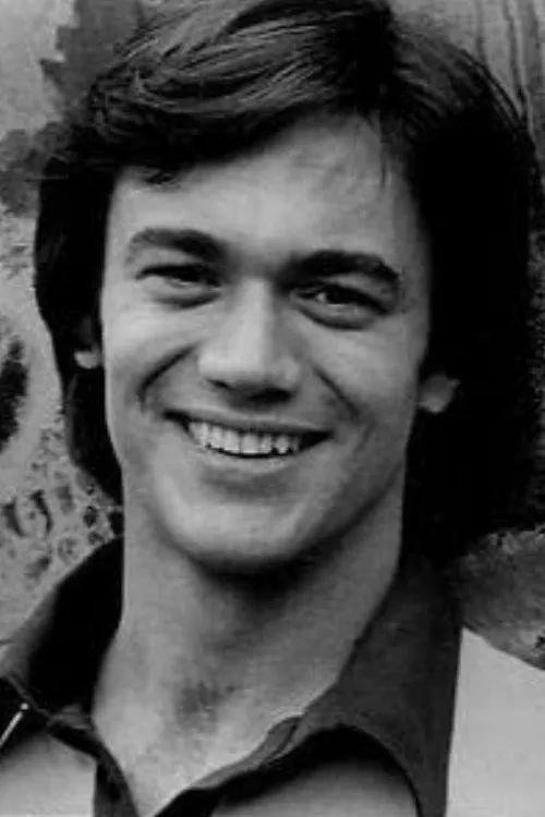 Peter Coffield interpretando a Mr. Tarloff