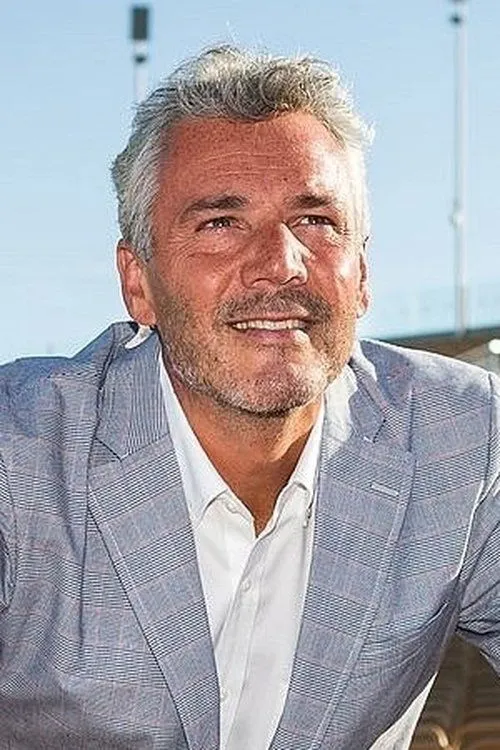 Peter Edelmann interpretando a 