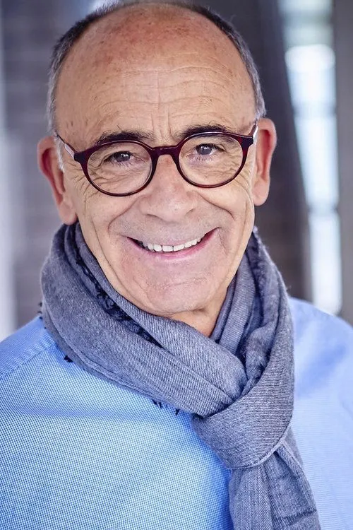 Peter Fischli interpretando a Theo Klein