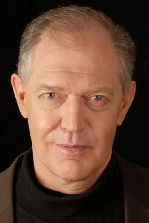 Oliver Kieran-Jones ha trabajado con Peter Gilbert Cotton en 1 ocasiones