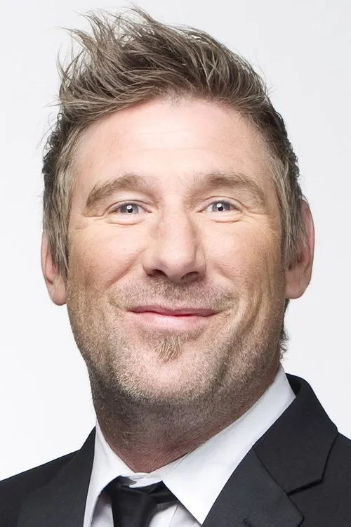 Peter MacLeod interpretando a Himself