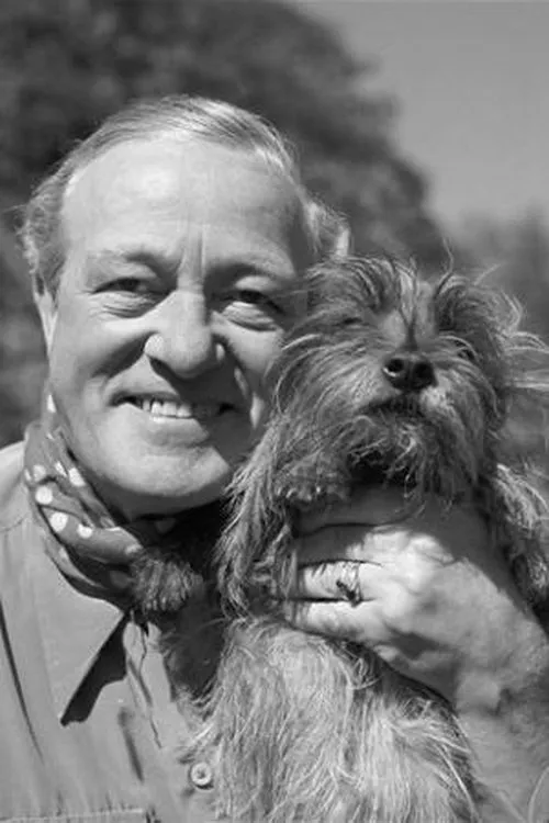 Peter Malberg interpretando a Sardinagent Achilles Blanquet