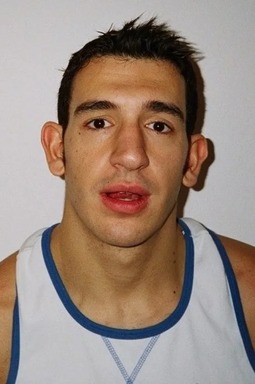 Peter Pittaros interpretando a GreekPete