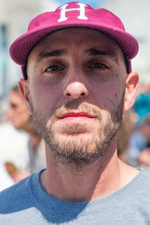 Peter Ramondetta interpretando a