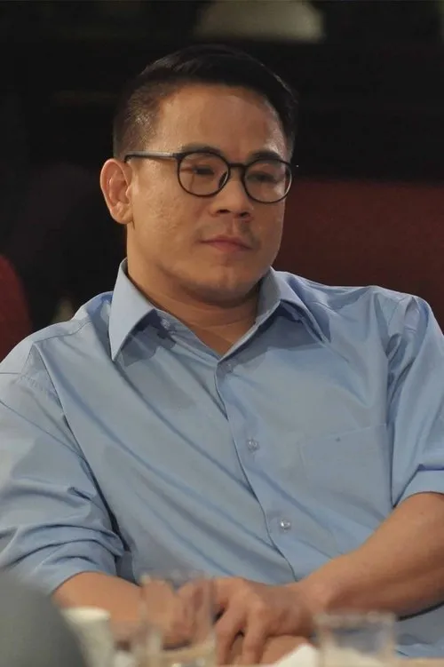 Peter Taslim interpretando a Pandu