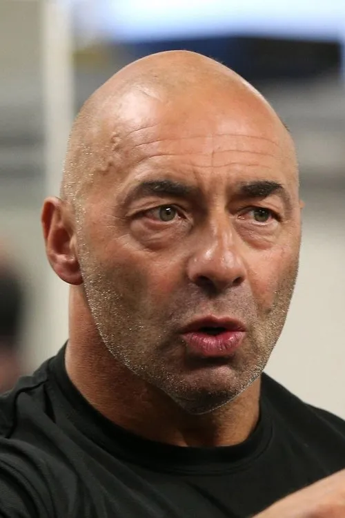 Peter Taylor interpretando a Self