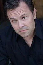 Ken Wharton ha trabajado con Peter Vouras en 1 ocasiones