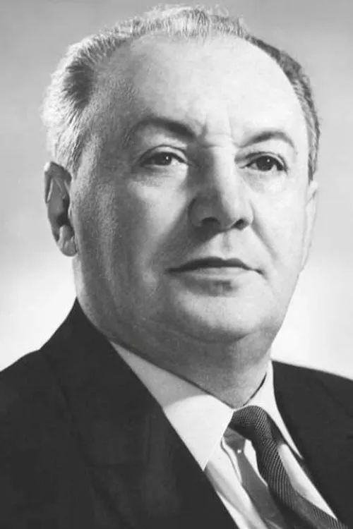 Петр Аржанов interpretando a 