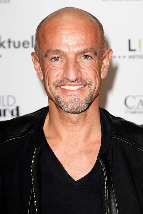 Peyman Amin — personaje: Self - Judge