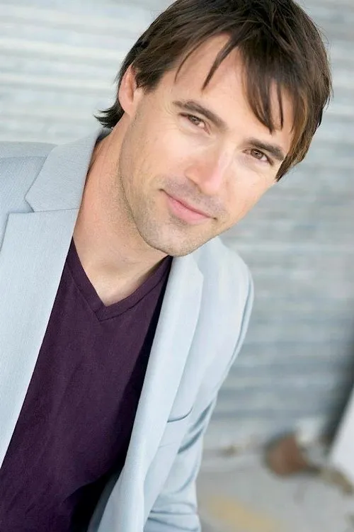 Peyton Lee interpretando a Ben Roberts