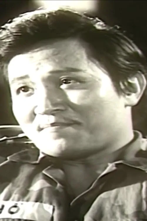 Phạm Ngọc Dũng interpretando a Captain Th?