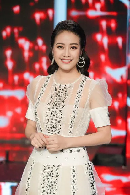 Thanh Hi?n ha trabajado con Phí-Linh en 1 ocasiones