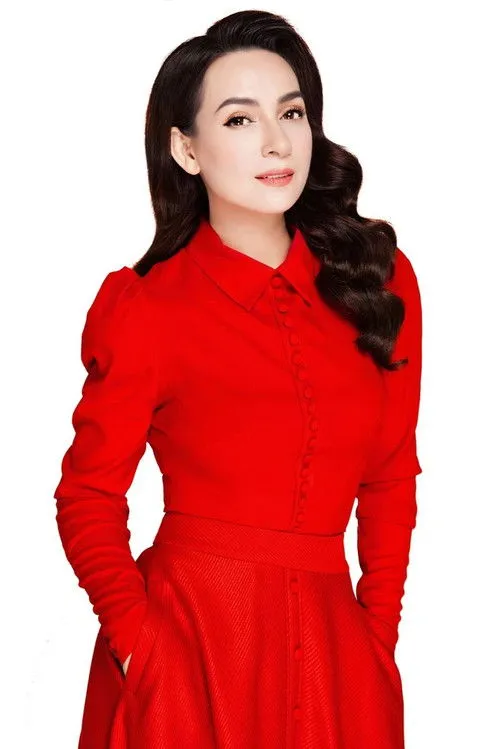 Phi Nhung interpretando a V? Tùng d? c?