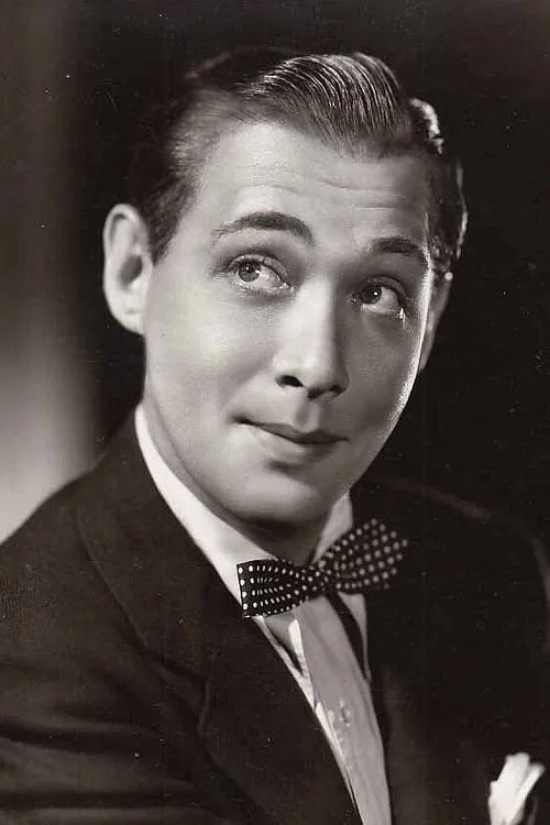 Phil Baker interpretando a Phil Baker