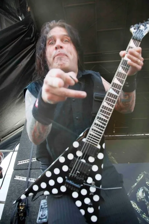 Ray Burton ha trabajado con Phil Demmel en 1 ocasiones