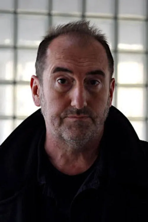 Phil Hayes interpretando a David