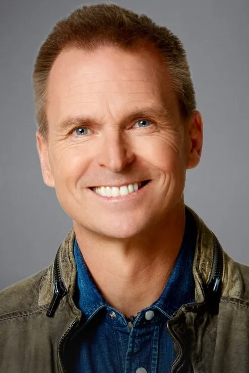 Phil Keoghan — personaje: Self - Host