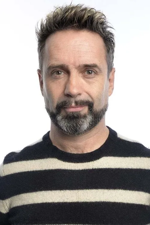 James Gillan ha trabajado con Phil Nichol en 1 ocasiones