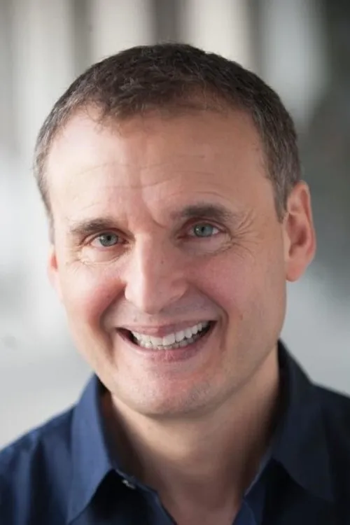 Phil Rosenthal interpretando a Self