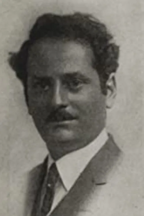 Philip Hahn interpretando a Grand Duke Alexis