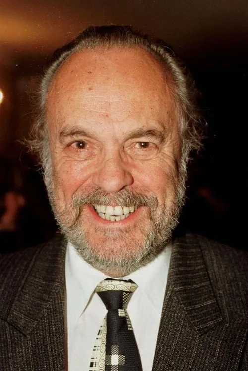 Philip Madoc interpretando a Commander Anton Gorski