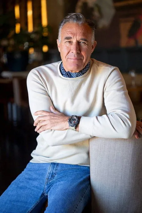 Phillip C Henn — personaje: Johan Vorster