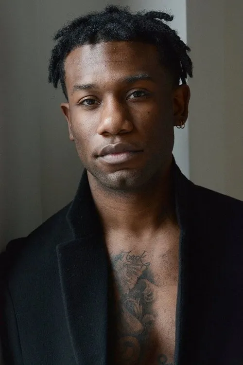 Phillip Johnson Richardson interpretando a Det. Collins