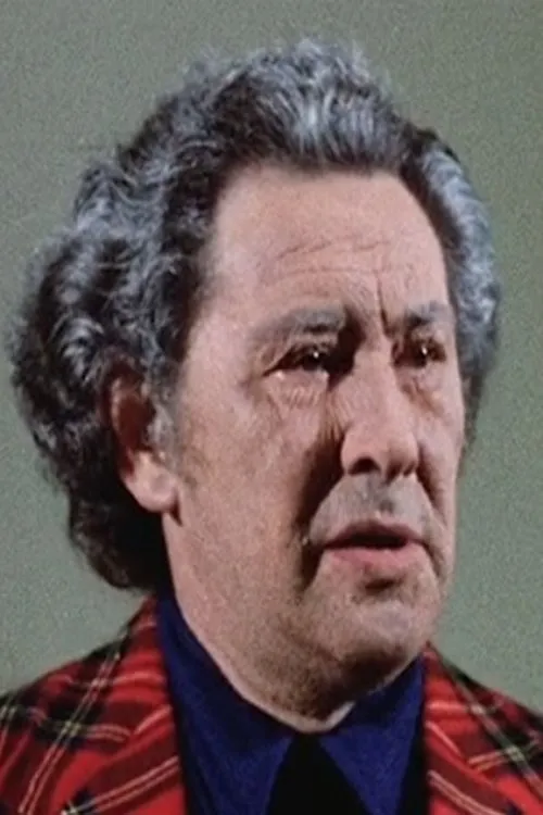 Phillip Stahl interpretando a Manuel