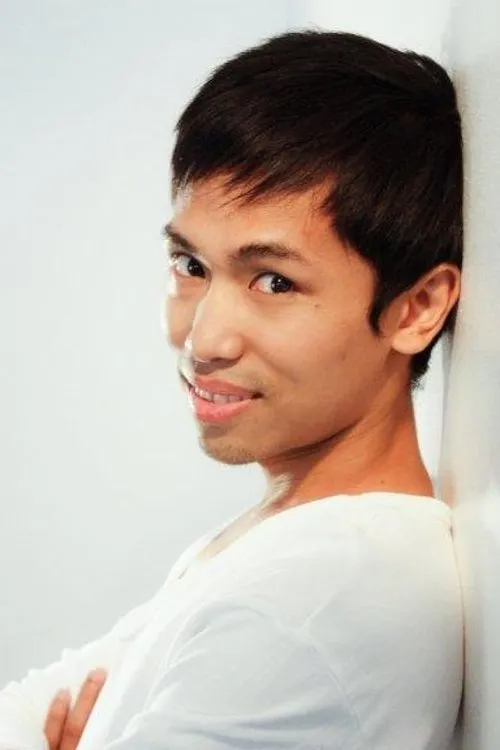 Phillippe Salvador Palmos interpretando a Yayo