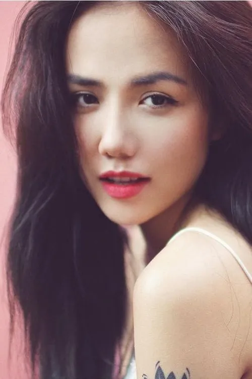 Phương Ly interpretando a Lam