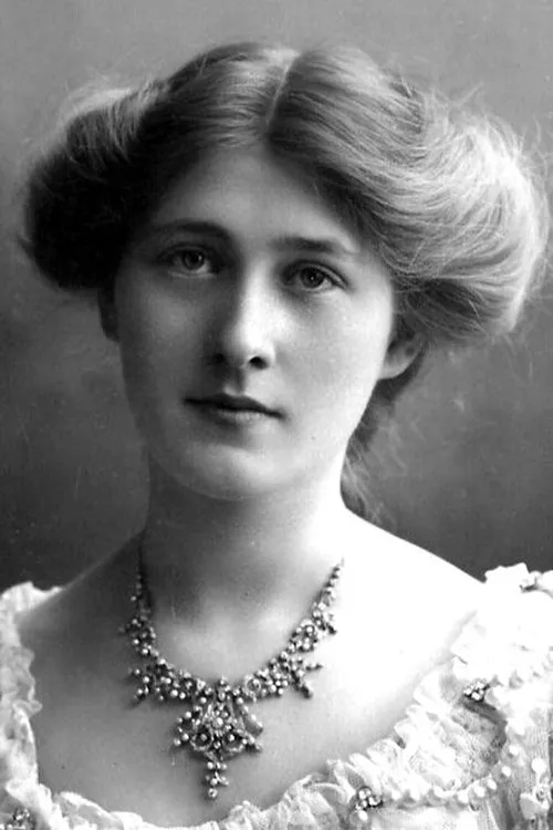 Phyllis Dare interpretando a Mrs. Stretton