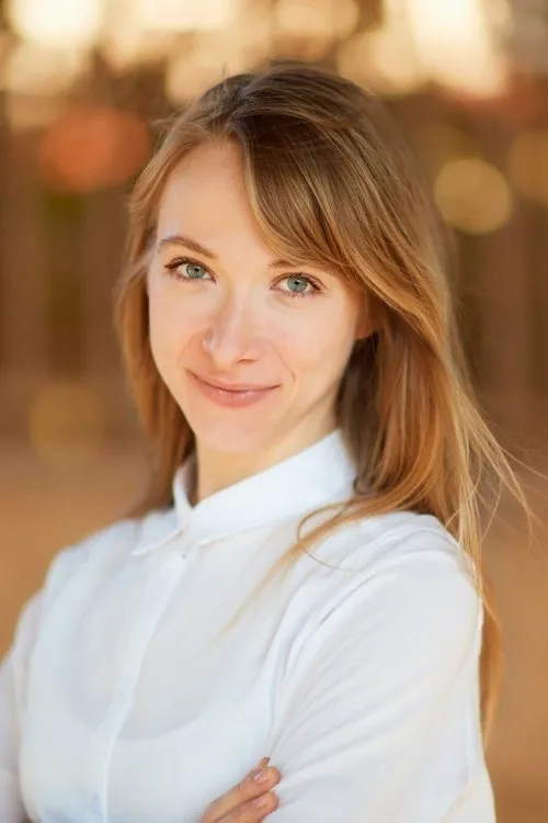 Pia Wildfellner interpretando a Self - Dietician