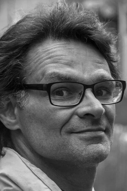 Pierre Auger en su biografía y filmografía