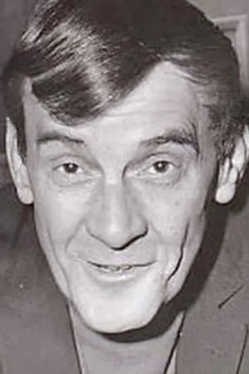 Pierre Destailles interpretando a Sylvain Mithouard