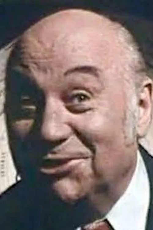 Pierre Gualdi interpretando a le directeur des jeux