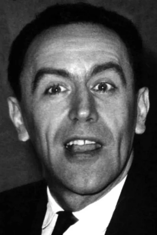 Pierre-Jean Vaillard interpretando a Girardier