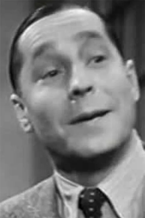 Pierre Nay interpretando a Serbian Officer