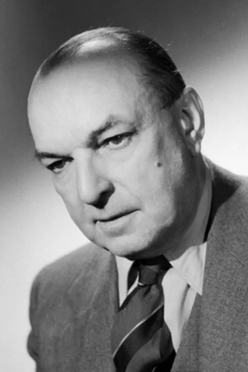 Pierre Renoir interpretando a Un Policier