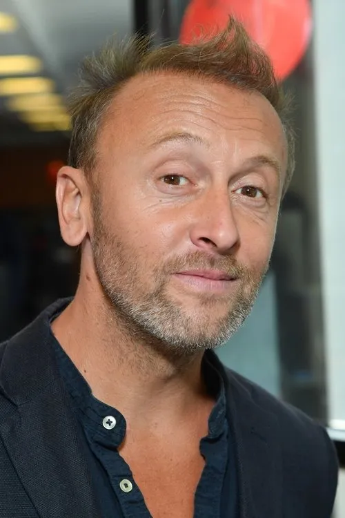 Pierre Souchon interpretando a Self