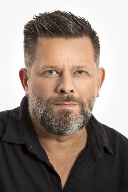 Pierre-Xavier Martel en su biografía y filmografía