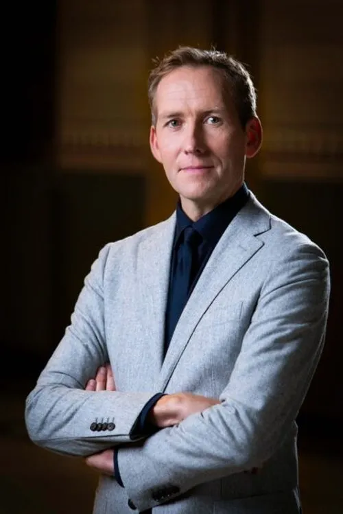 Pieter Roelofs — personaje: Self - Curator