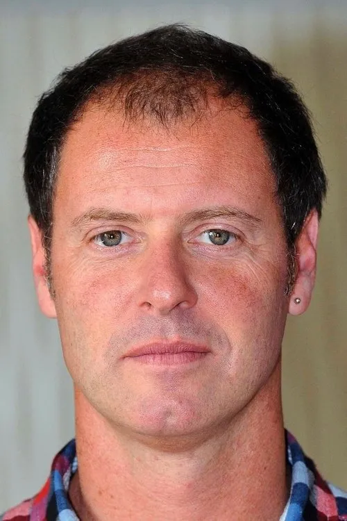 Pietro Sermonti interpretando a Andrea De Sanctis