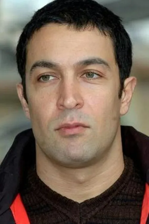 Pietro Taricone interpretando a Rizzo