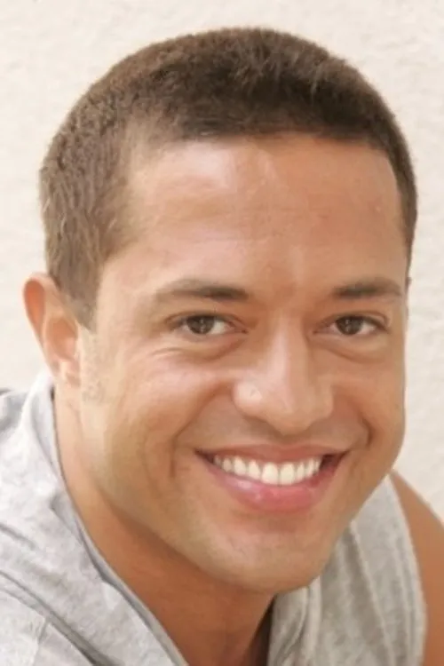 Pike Nelson interpretando a 