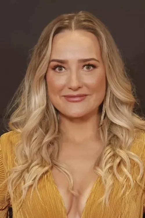 Pilvi Hämäläinen interpretando a Marjut