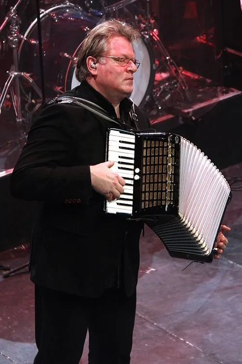 Pim Kops interpretando a himself