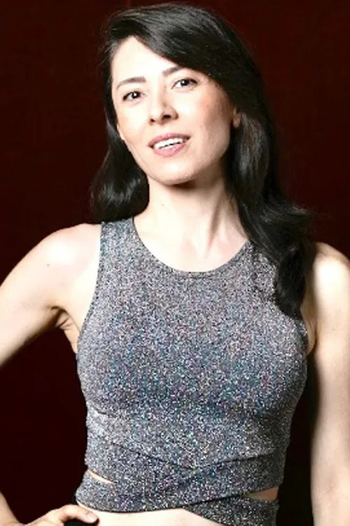 Pınar Güntürkün interpretando a Hülya