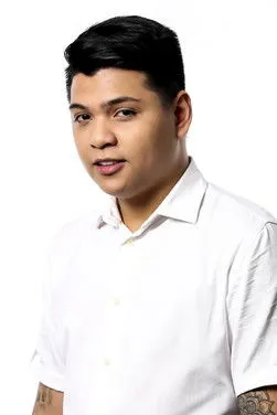 Pio Balbuena interpretando a