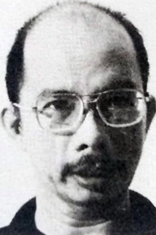 Pio De Castro III interpretando a Professor