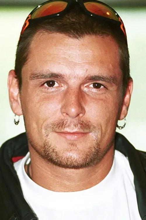 Piotr Gulczyński interpretando a